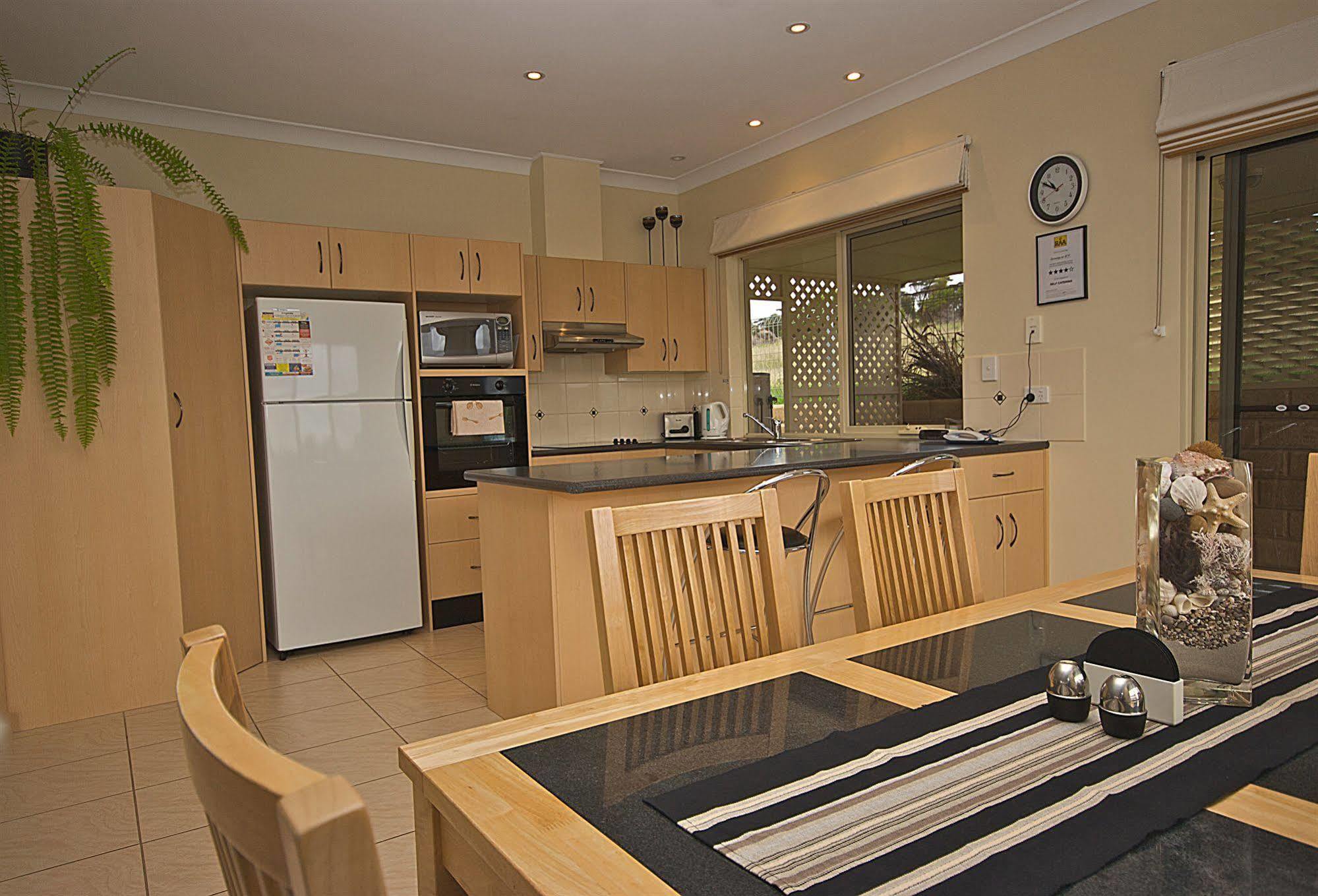 Searenity Holiday Accommodation Emu Bay 외부 사진